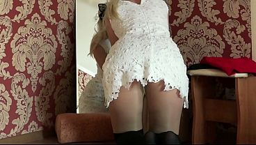 A gorgeous ass changes in front of a mirror. A MILF with a sexy figure. PAWG.