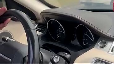 árabe chegando do aeroporto, chegando em casa come sua empregada no quarto da bagunça