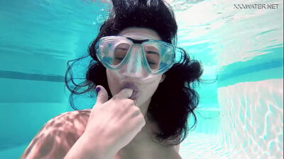 Brita Piskova masturbates underwater in the swimming pool