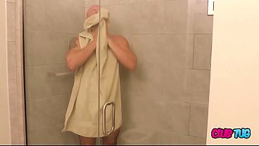 ClubTug – Hot big boob blonde Bella proves she&rsquo;s ultimate handjob queen