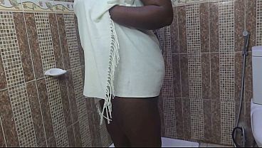 ebony bbw in bathroom fingering