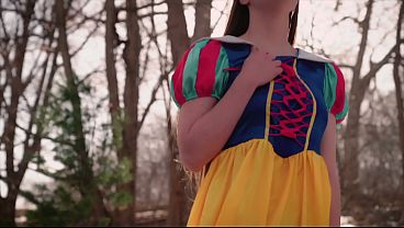 Hazel Moore as Snow White Cums and Squirts on The Evil Queen Bianca Beauchamp – Snow White Porn Cosplay Parody