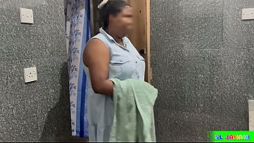 Husband Fuck the BBW Wife in the Bathroom After Broken Light