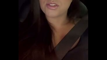 impossivel de sacreditar ela fez video para o amante dentro do taxi!! Casada brasileira, submissa de macho, fez video para enviar para o amante dentro do taxi e trai o corno.
