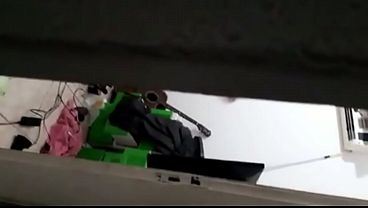 MORENINHA NOVINHA DE 18 ANOS FLAGADA DANDO PRO PROFESSOR