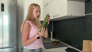 STEPSON’S BIG DICK OR A ZUCCHINI? STEPMOM CHOOSE WHERE TO SIT WITH HER HUGE ASS.