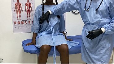 Va a doctor para cambiarse las protesis y el doctor le mete la polla